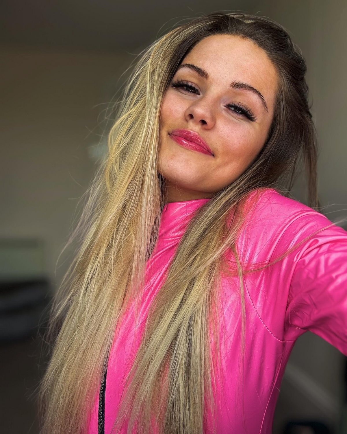 Sexy babe in PVC #MdLOA2F9